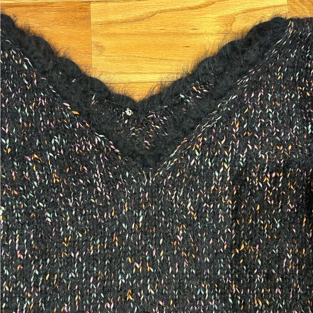 Chic Vintage Black Knit Sweater with Angora Mix - Picture 4 of 9